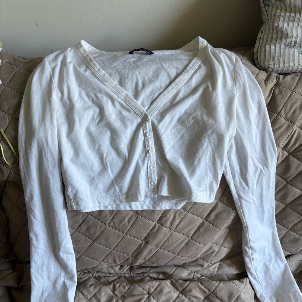 SHEIN White Cropped Button-Up V-Neck Blouse